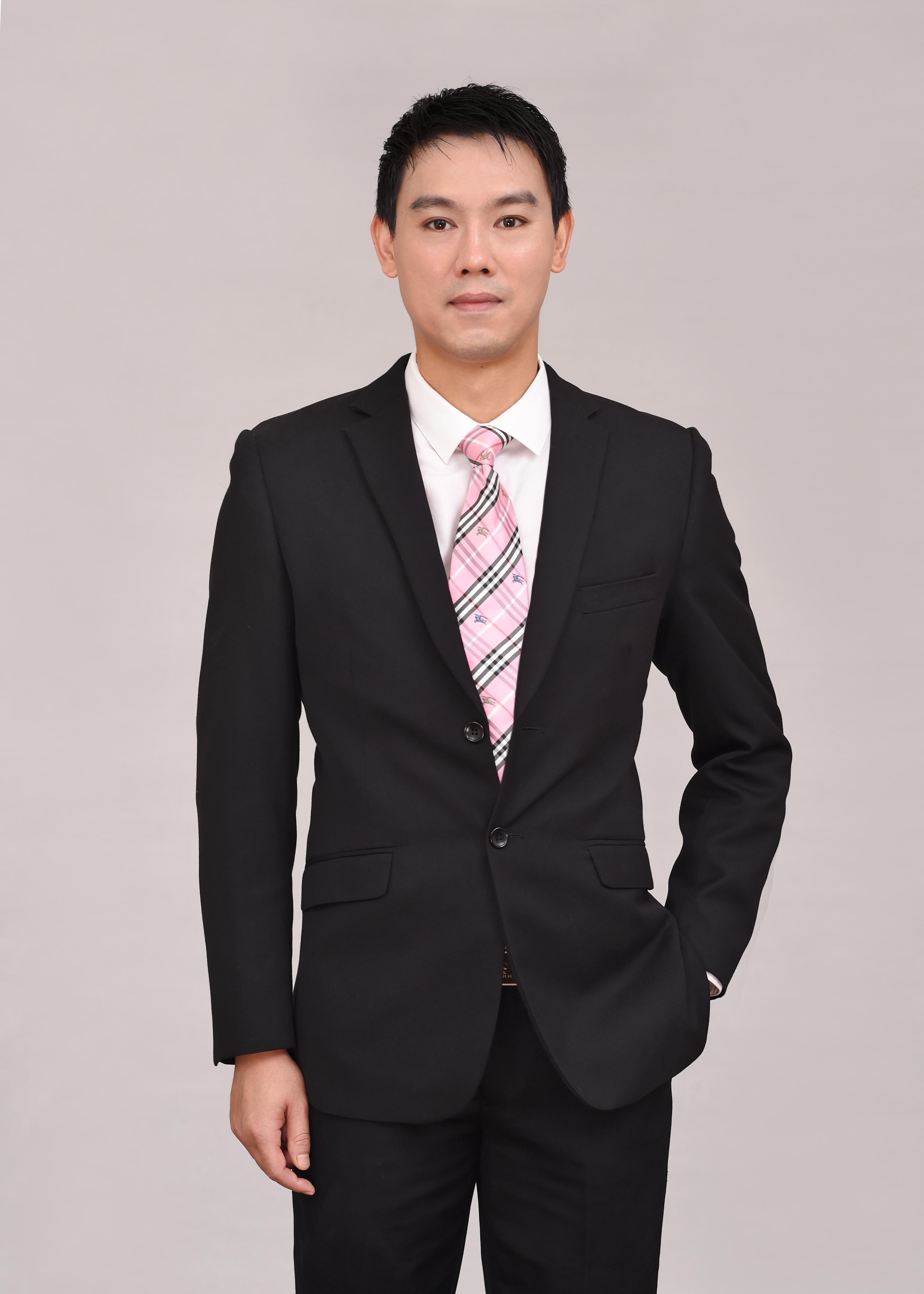 梁现华 包装与印刷设计负责人